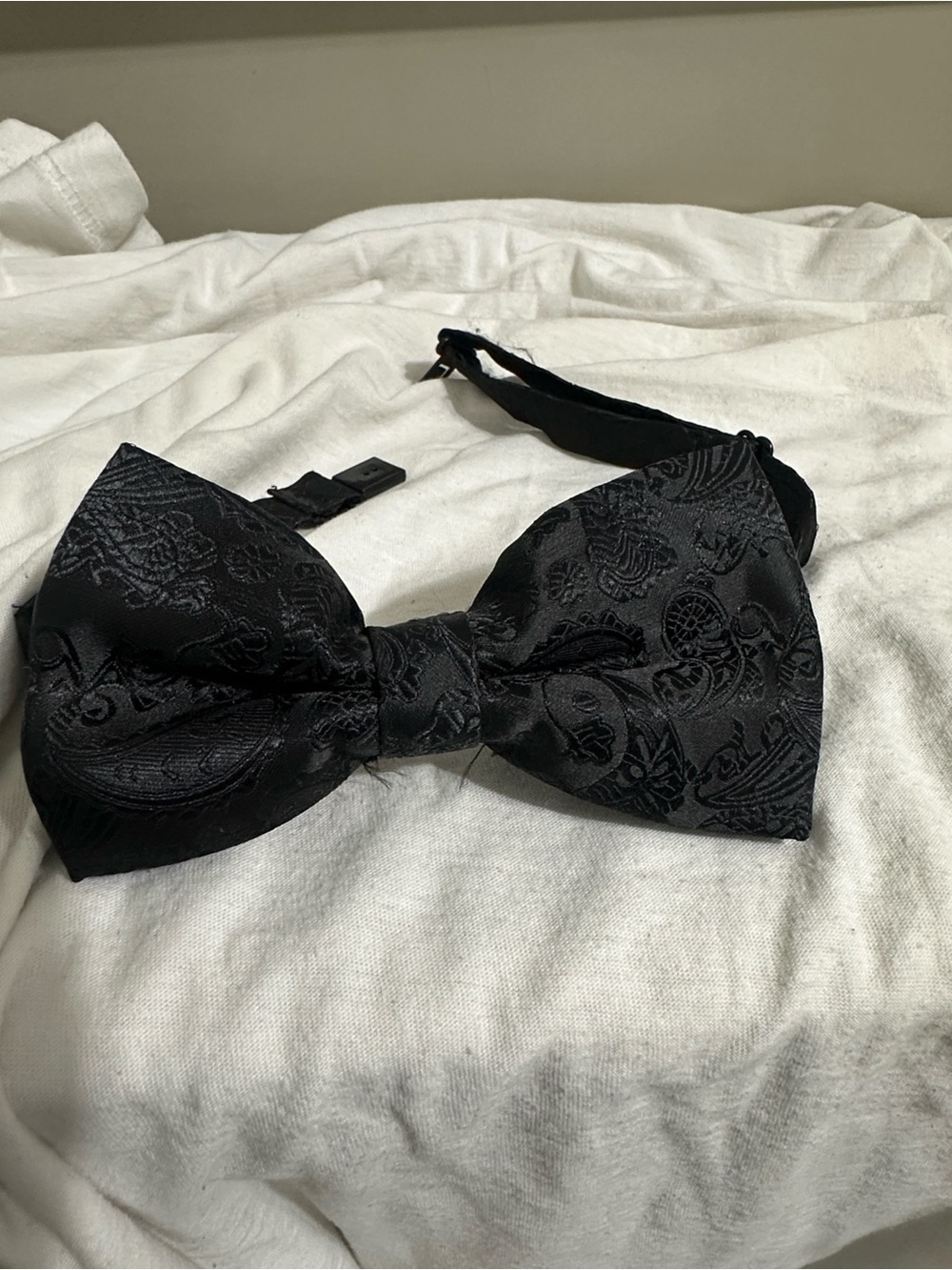 Men's Black Paisley Bow Tie - Unbranded